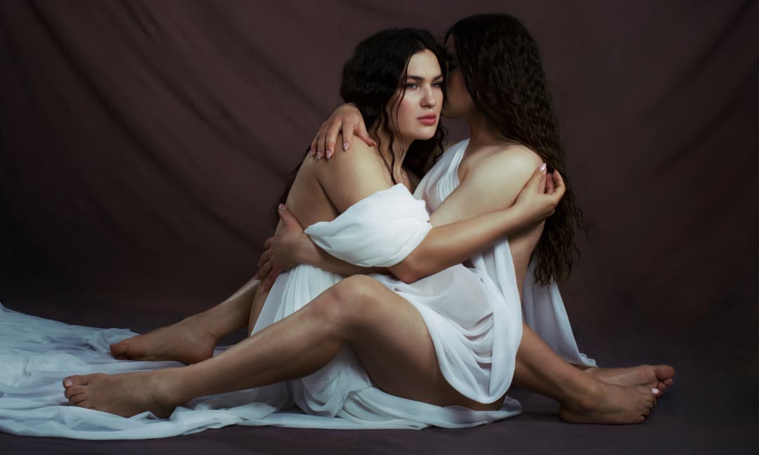 Amanda & Lydia: Traces of Your Skin