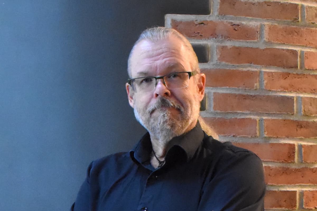 Markus Hotakainen: Tähdet kertovat...Vai kertovatko?