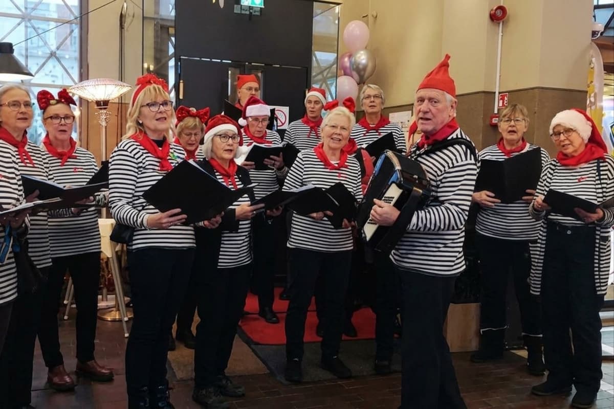 Stadin Slangikuoro kauppahallissa